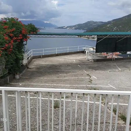 - Sobe Cosic Neum
