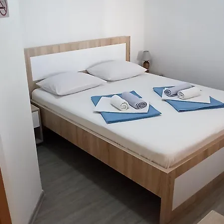 - Sobe Cosic Neum